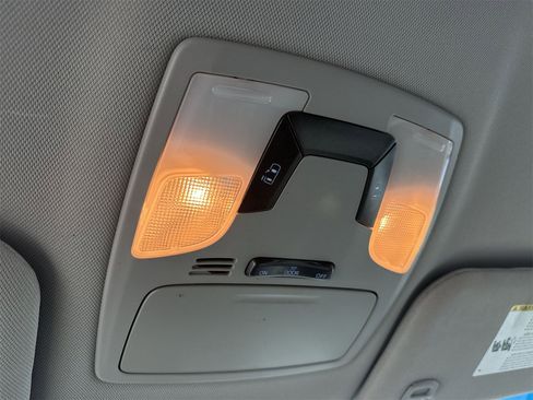 Used 2015 Toyota Sienna LE image 23