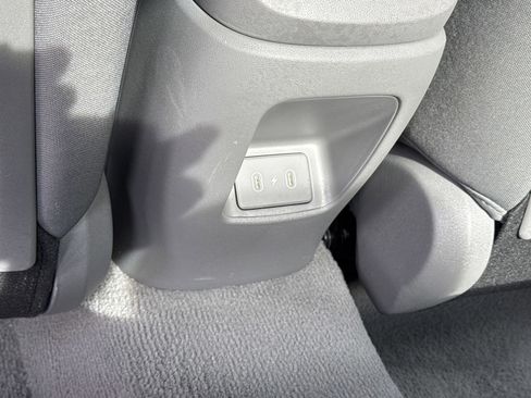 Certified 2025 Hyundai Elantra SE image 14