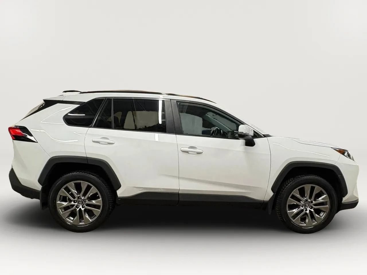Used 2019 Toyota RAV4 XLE Premium w/ Cold Weather Package AWD/4WD image 6