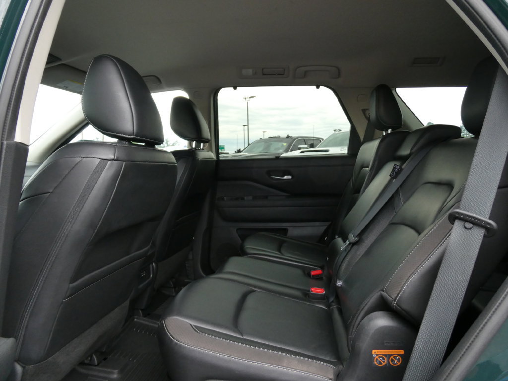 Used 2023 Nissan Pathfinder SL AWD/4WD image 21