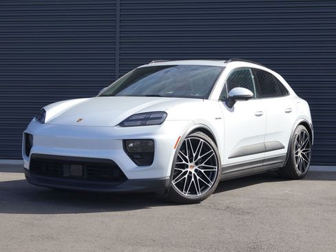 Certified 2025 Porsche Macan 4 Electric AWD/4WD image 1