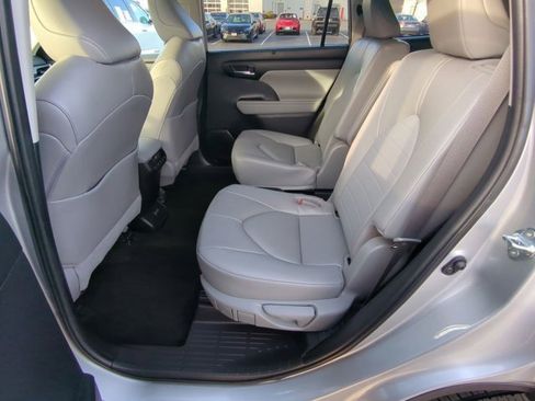 Certified 2023 Toyota Highlander XLE image 16