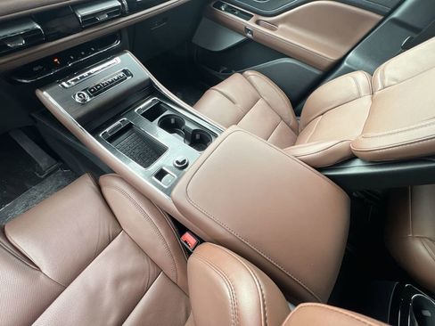 Certified 2025 Lincoln Aviator Reserve w/ Luxury Package RWD image 29