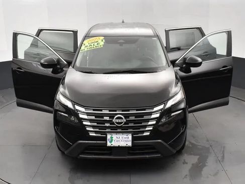 Used 2025 Nissan Rogue SV FWD image 10