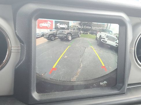Used 2021 Jeep Wrangler Unlimited Sahara AWD/4WD image 24