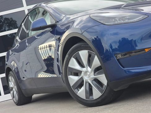 Used 2023 Tesla Model Y Long Range AWD/4WD image 12