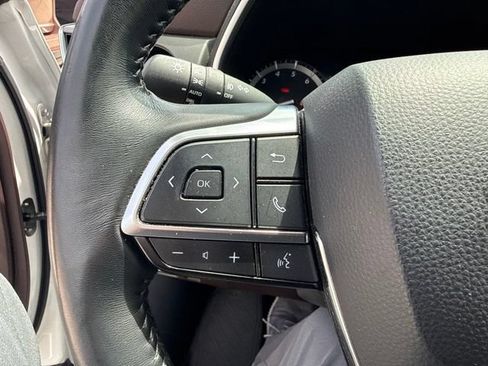 Used 2021 Toyota Highlander XLE FWD image 11