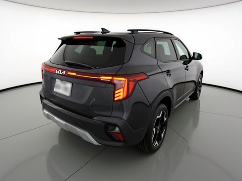 Used 2025 Kia Seltos S image 9