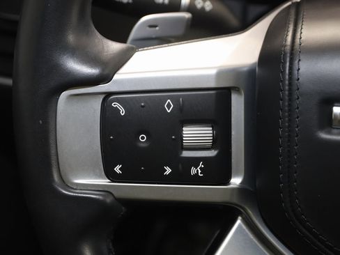 Used 2023 Land Rover Discovery Metropolitan Edition image 39