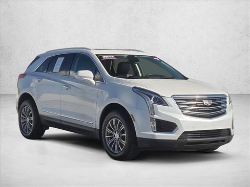 Used 2017 Cadillac XT5 Luxury w/ Driver Awareness Package image 3