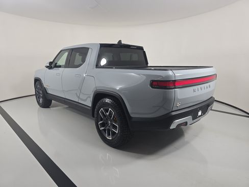 Used 2022 Rivian R1T Launch Edition AWD/4WD image 3