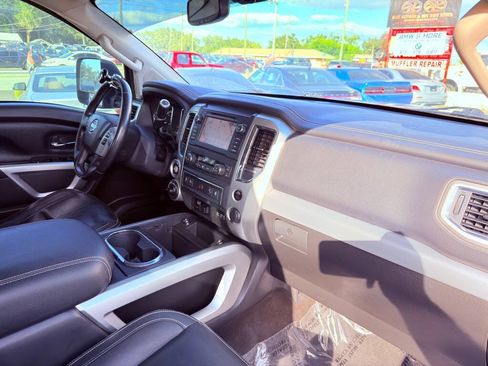 Used 2019 Nissan Titan PRO-4X w/ Pro-4x Convenience Package AWD/4WD image 23