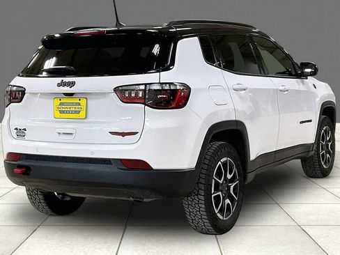 Used 2025 Jeep Compass Trailhawk AWD/4WD image 12
