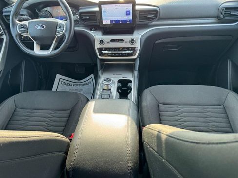 Used 2021 Ford Explorer XLT image 12
