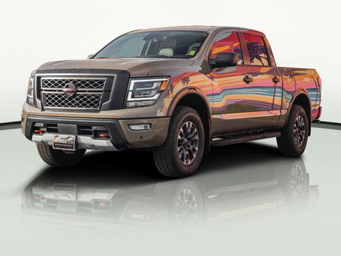 Used 2024 Nissan Titan PRO-4X w/ Pro-4x Utility Package image 9