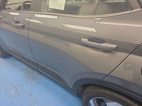 Used 2025 Hyundai Venue SEL FWD image 12