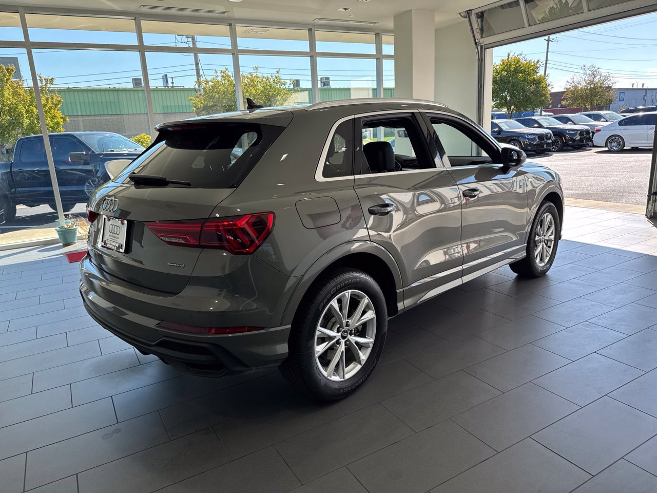 Certified 2025 Audi Q3 2.0T Premium w/ Convenience Package AWD/4WD image 8