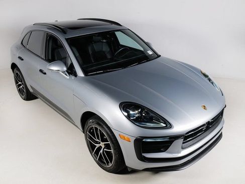 Certified 2026 Porsche Macan AWD/4WD image 32