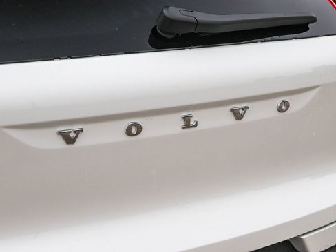 New 2026 Volvo XC40 B4 Core w/ Climate Package image 12