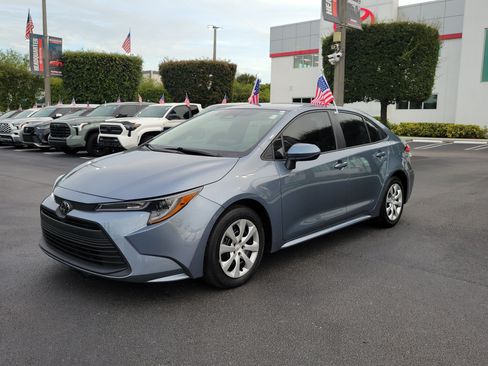 Used 2023 Toyota Corolla LE FWD image 6