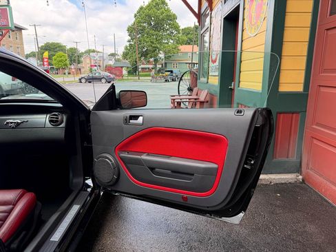 Used 2006 Ford Mustang GT RWD image 20