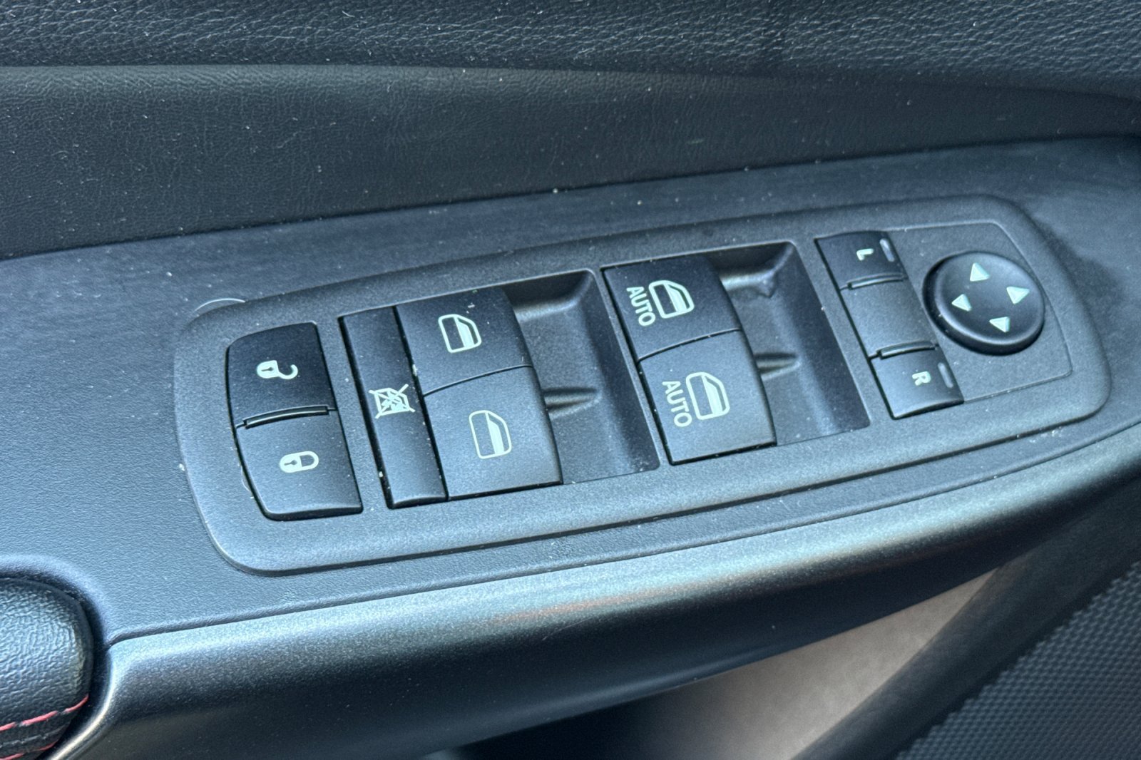 Used 2022 Jeep Cherokee Trailhawk w/ Comfort/Convenience Group AWD/4WD image 11