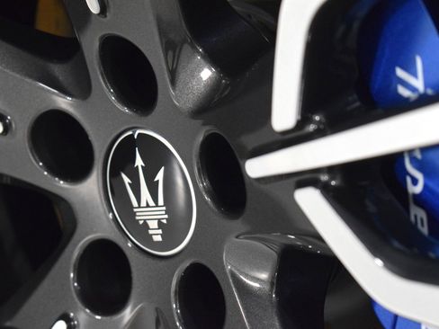 Used 2023 Maserati Grecale Modena AWD/4WD image 19