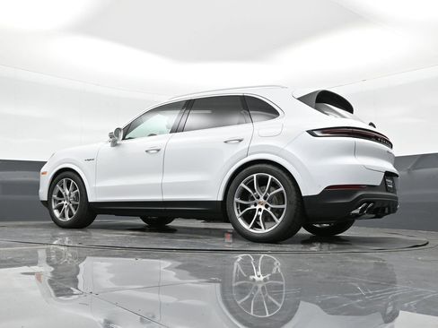New 2025 Porsche Cayenne E-Hybrid image 35