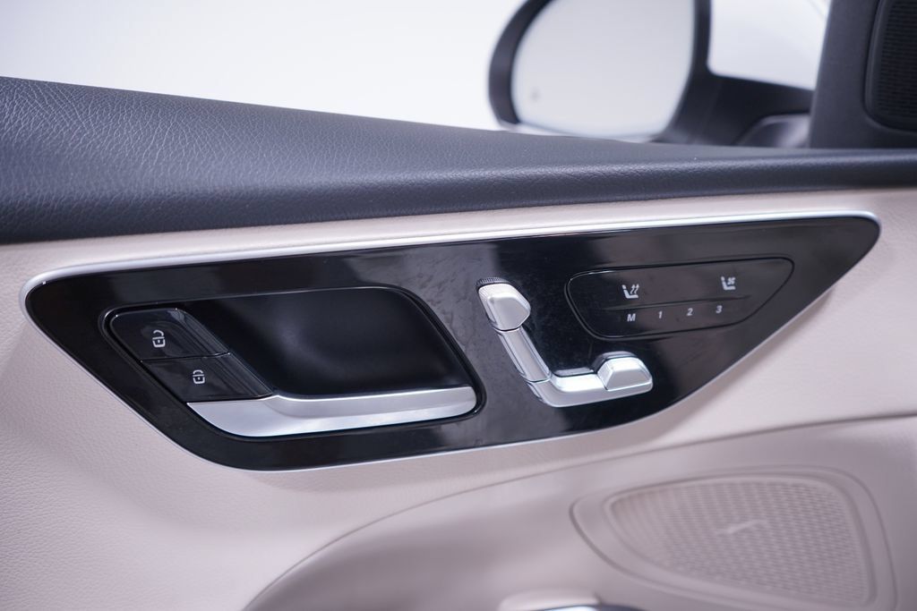 Used 2024 Mercedes-Benz C 300 Sedan image 23