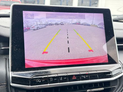 Used 2023 Jeep Compass Limited image 9