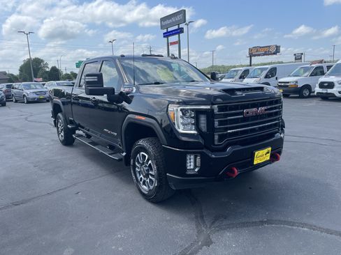 Used 2021 GMC Sierra 2500 AT4 w/ AT4 Preferred Package AWD/4WD image 2