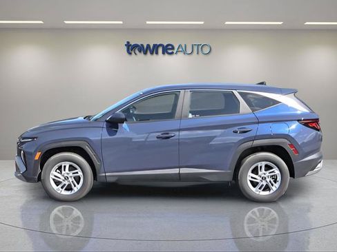 Used 2025 Hyundai Tucson SE AWD/4WD image 2