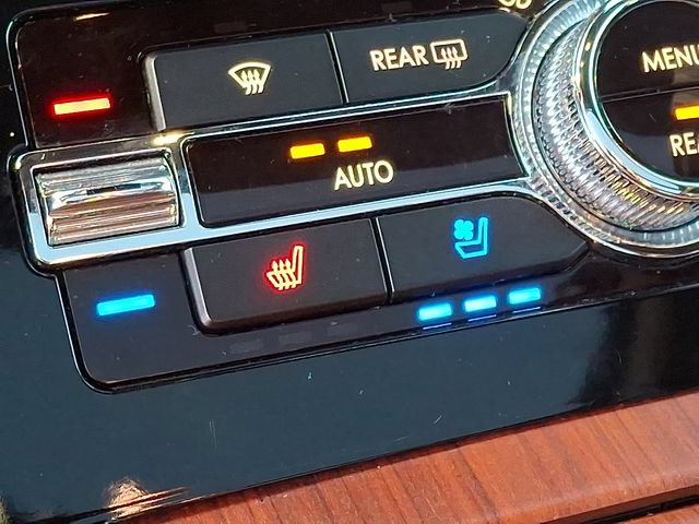 Used 2024 Lincoln Navigator Premiere AWD/4WD image 25