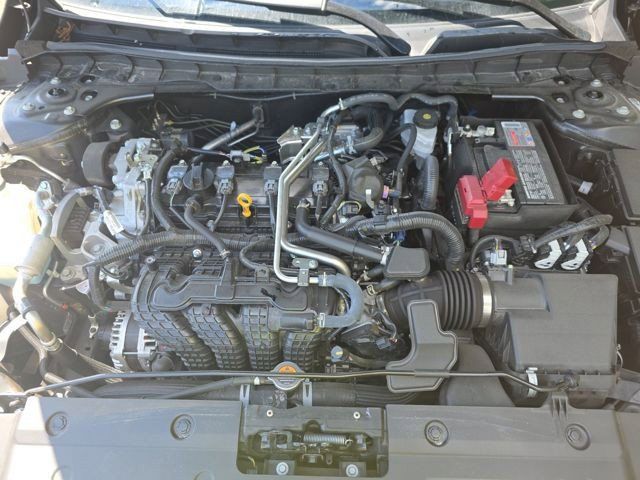 Used 2025 Nissan Altima 2.5 SR FWD image 14