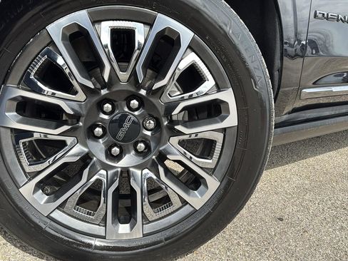 Used 2023 GMC Yukon XL Denali Ultimate image 9