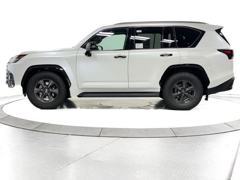 New 2025 Lexus LX 700h Overtrail image 9
