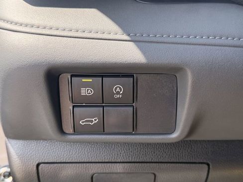 Certified 2025 Toyota Highlander LE FWD image 19