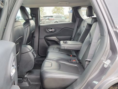 Used 2019 Jeep Cherokee Latitude Plus w/ Comfort/Convenience Group image 29