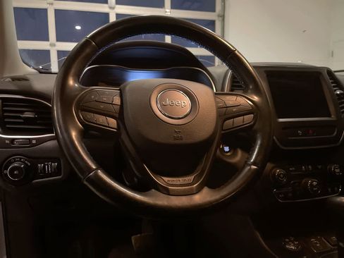 Used 2019 Jeep Cherokee Trailhawk w/ Cold Weather Group image 14