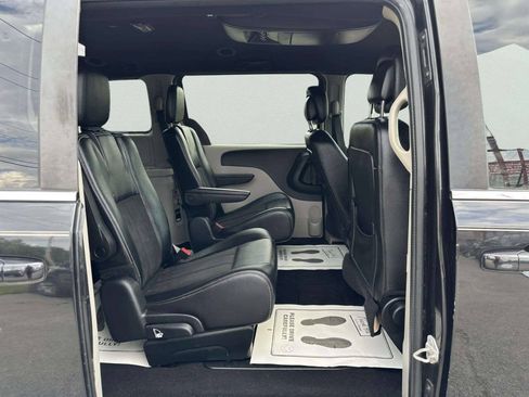 Used 2019 Dodge Grand Caravan SXT FWD image 17