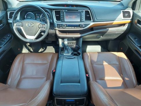 Used 2018 Toyota Highlander Limited AWD/4WD image 3