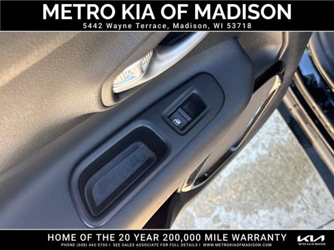 Used 2017 Jeep Renegade Altitude AWD/4WD image 26