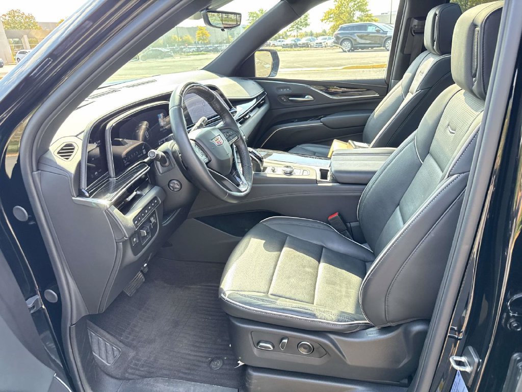 Used 2024 Cadillac Escalade ESV Sport w/ Touring Package AWD/4WD image 6