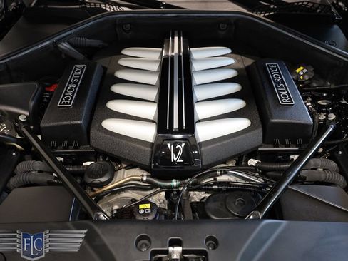 Used 2017 Rolls-Royce Dawn RWD image 36