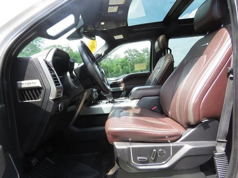 Used 2015 Ford F150 Platinum w/ Equipment Group 701A Luxury AWD/4WD image 10