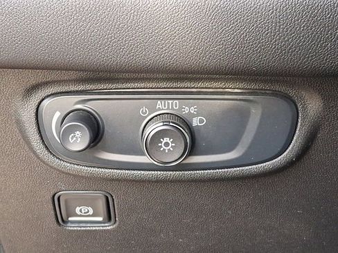 Used 2024 GMC Terrain SLE image 26