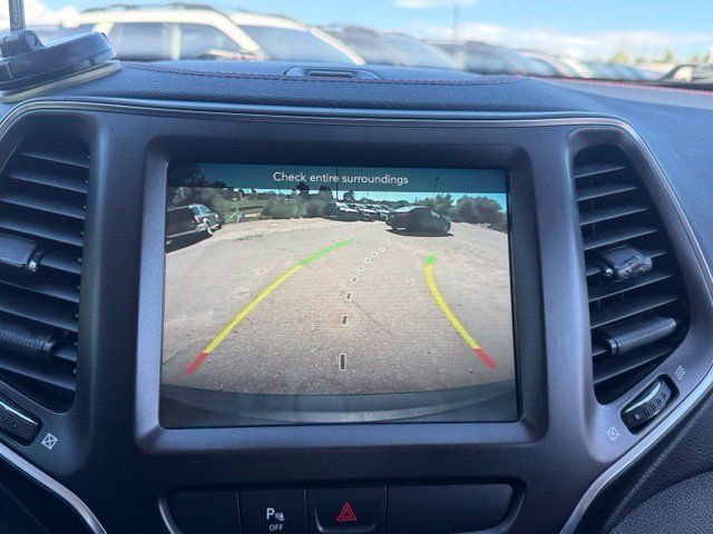Used 2020 Jeep Cherokee Trailhawk w/ Cold Weather Group AWD/4WD image 21
