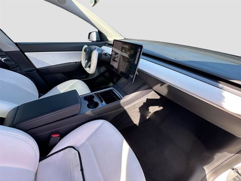 Used 2021 Tesla Model Y Long Range image 11