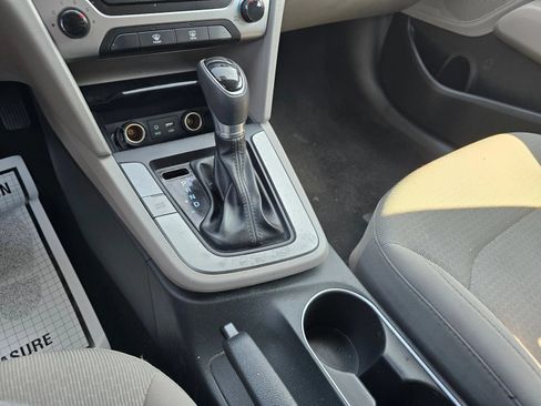 Used 2017 Hyundai Elantra SE FWD image 30