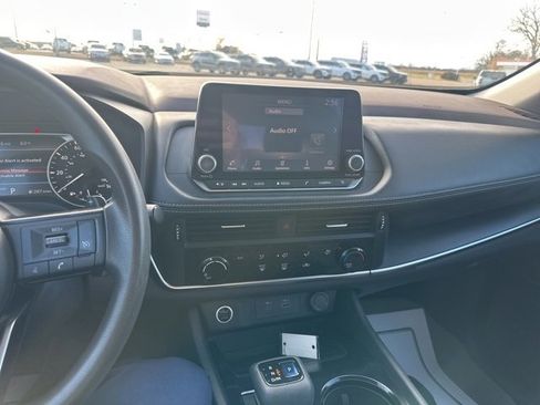 Used 2021 Nissan Rogue S image 4